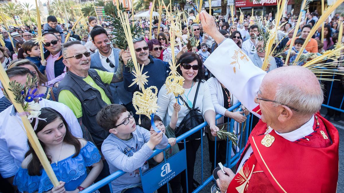 Bendición de las palmas previa a la procesión