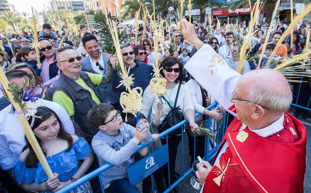 Bendición de las palmas previa a la procesión