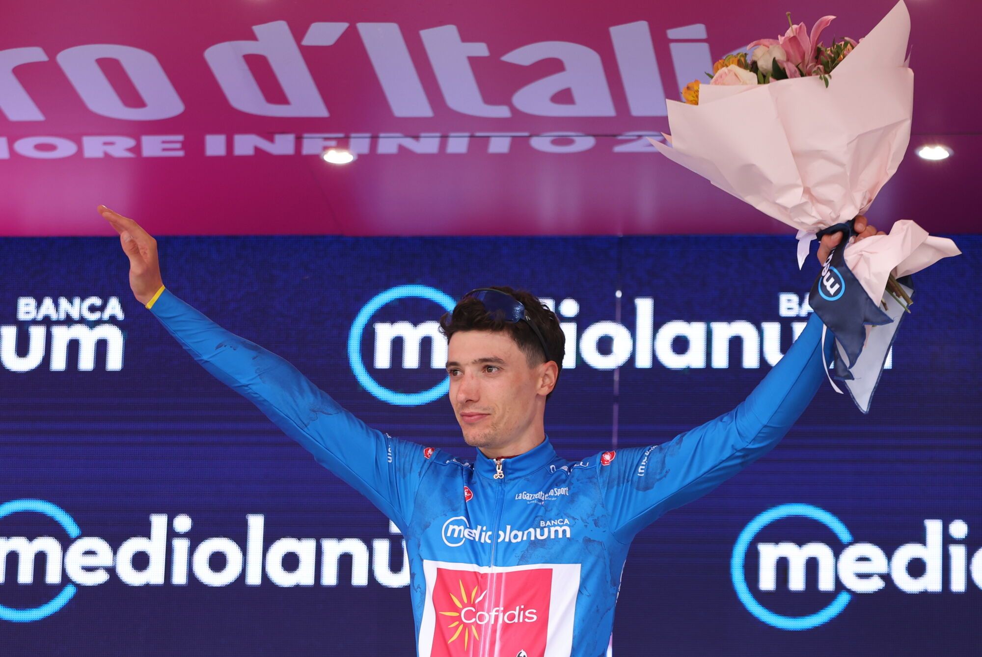 TIRANA (Albania), 09/05/2025.- Belgian rider Sylvain Moniquet of team Cofidis, wearing the mountain leader's blue jersey, poses on the podium after the first stage of the Giro d'Italia cycling tour over 164km from Durres to Tirana, Albania, 09 May 2025. (Ciclismo) EFE/EPA/GEORGI LICOVSKI