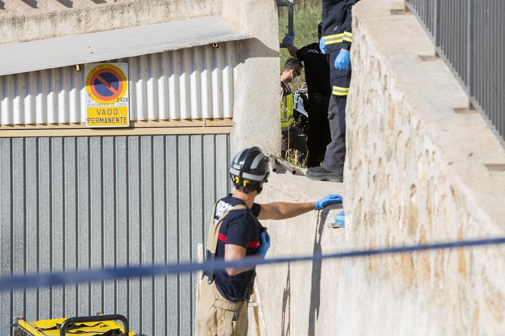 Encuentran muerto a un vecino de Lorca desaparecido encajado en el hueco entre dos casas