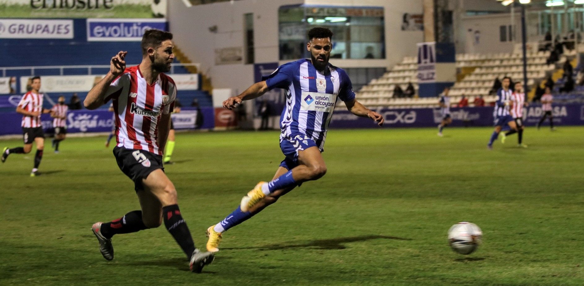 El supercampeón sufre en Alcoy (Alcoyano 1 - Athletic 2)