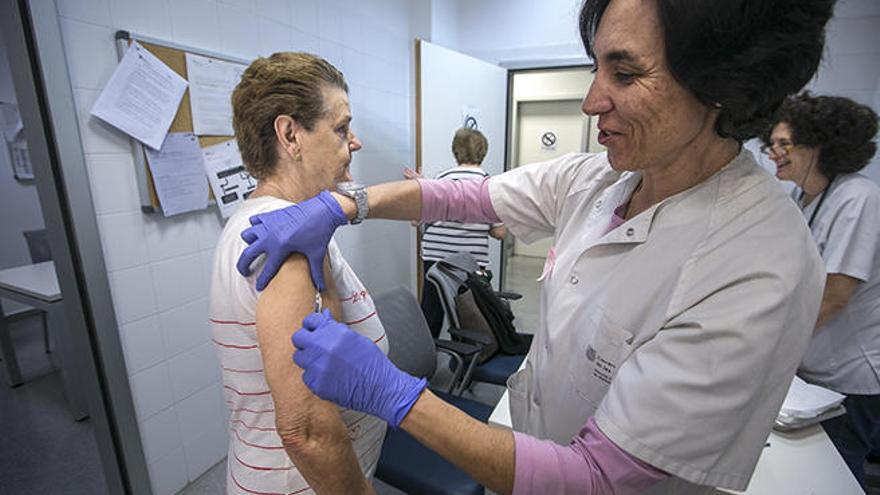 Salud compra 155.500 dosis para comenzar la vacunación contra la gripe el jueves