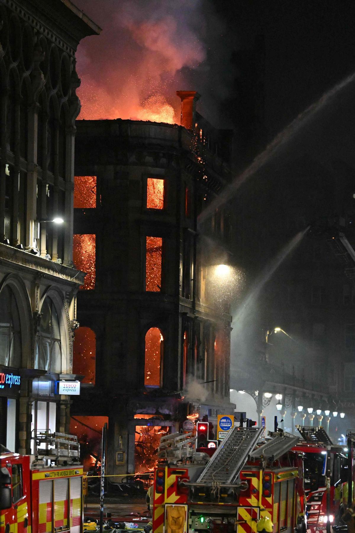 Un incendio en el centro de Glasgow calcina una cúpula victoriana