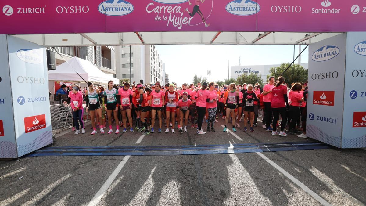 Momento de la salida de la Carrera de la Mujer.