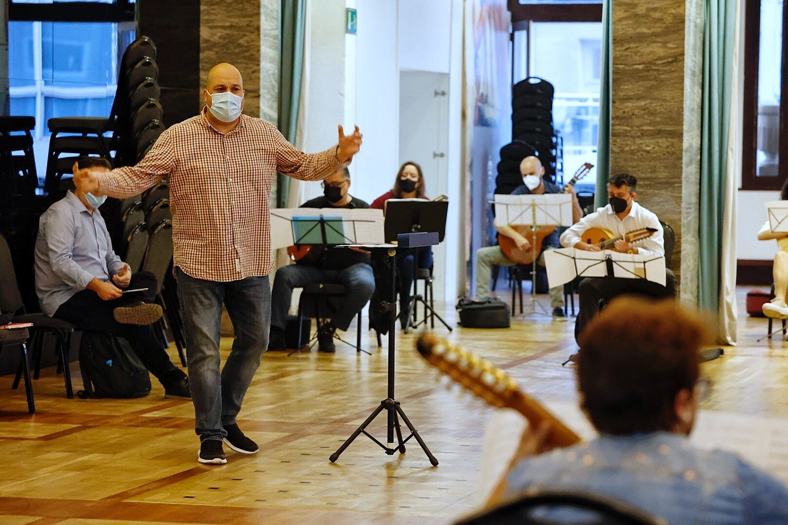 Ensayo de las rondallas del Carnaval para el espectáculo Santa Cruz del Corazón del Carnaval