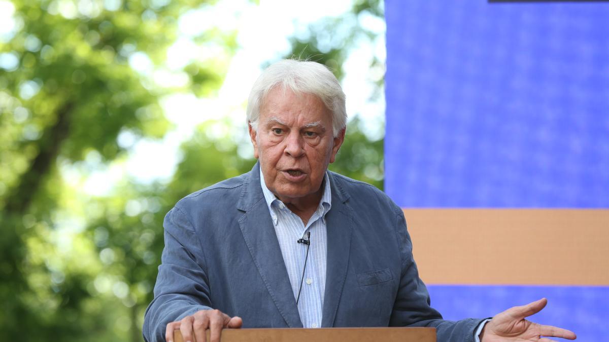 El expresidente del Gobierno, Felipe González, durante la entrega del I Premio Rojana 'Alfredo Pérez Rubalcaba’, a 21 de junio de 2021, en la Fundación Felipe González, Madrid, (España)