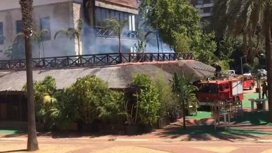 Los bomberos intervienen en un incendio en un restaurante en la antigua estación