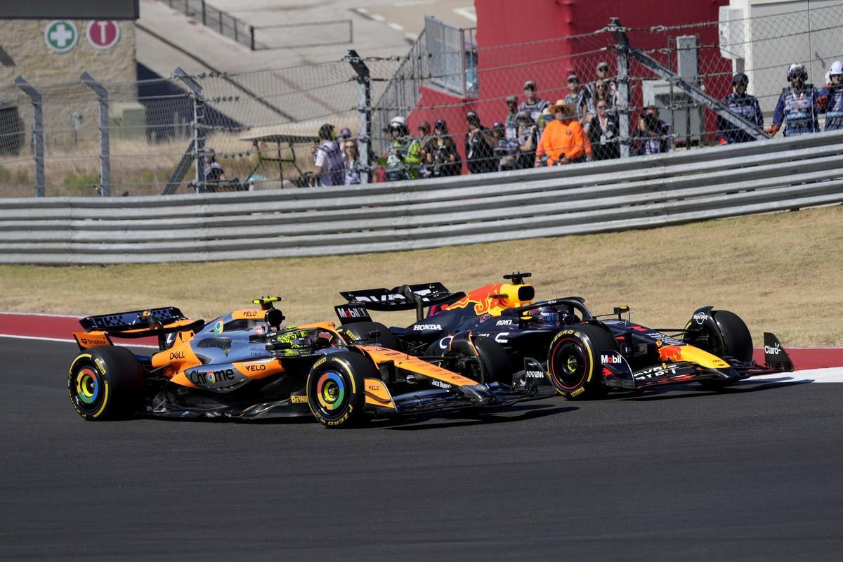 McLaren driver Lando Norris, left, of Britain, and Red Bull driver Max Verstappen, right, of the Netherlands, race through a turn during the U.S. Grand Prix auto race at Circuit of the Americas, Sunday, Oct. 20, 2024, in Austin, Texas. (AP Photo/Eric Gay)