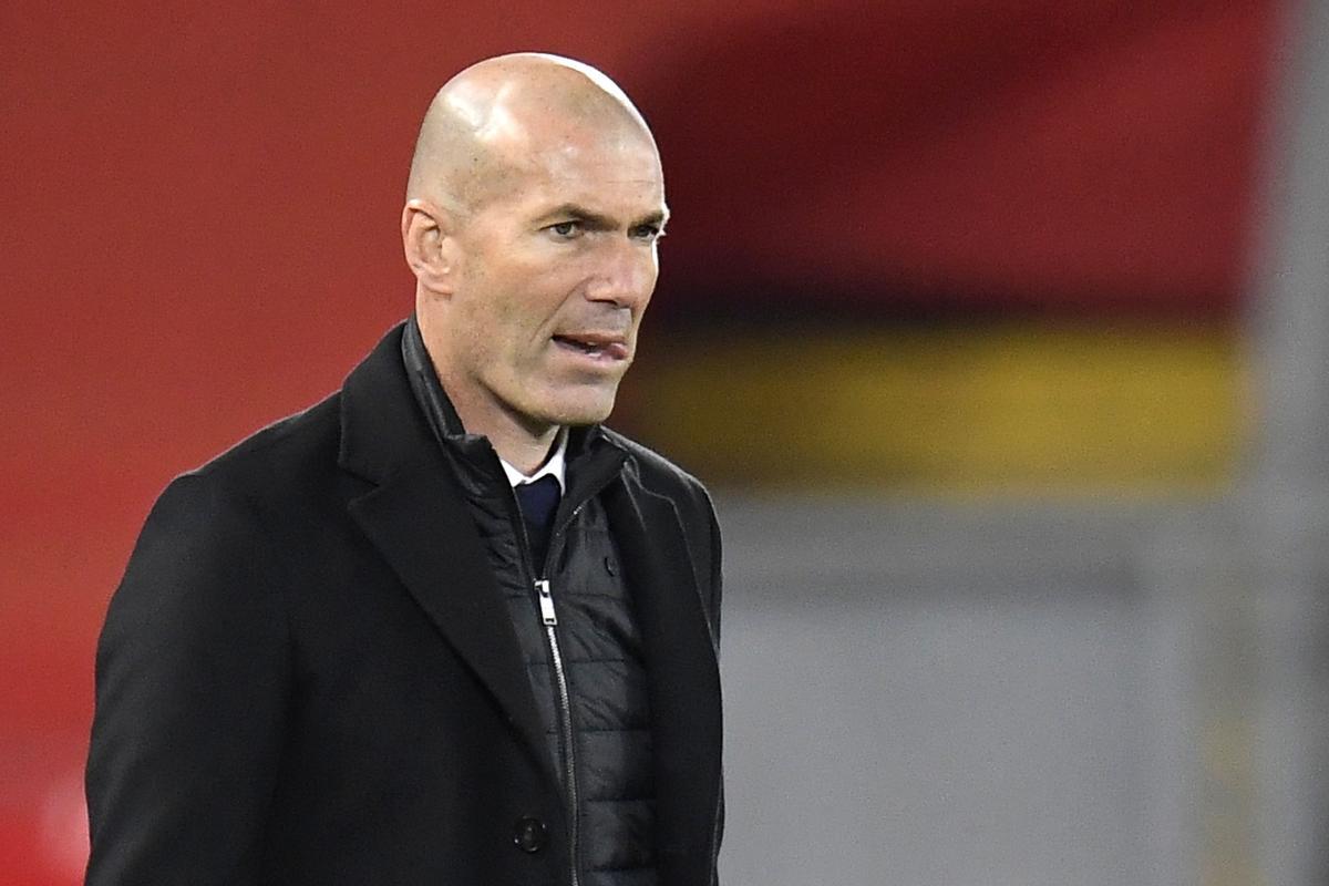 Zidane no aclareix el seu futur entre la baralla per la Lliga