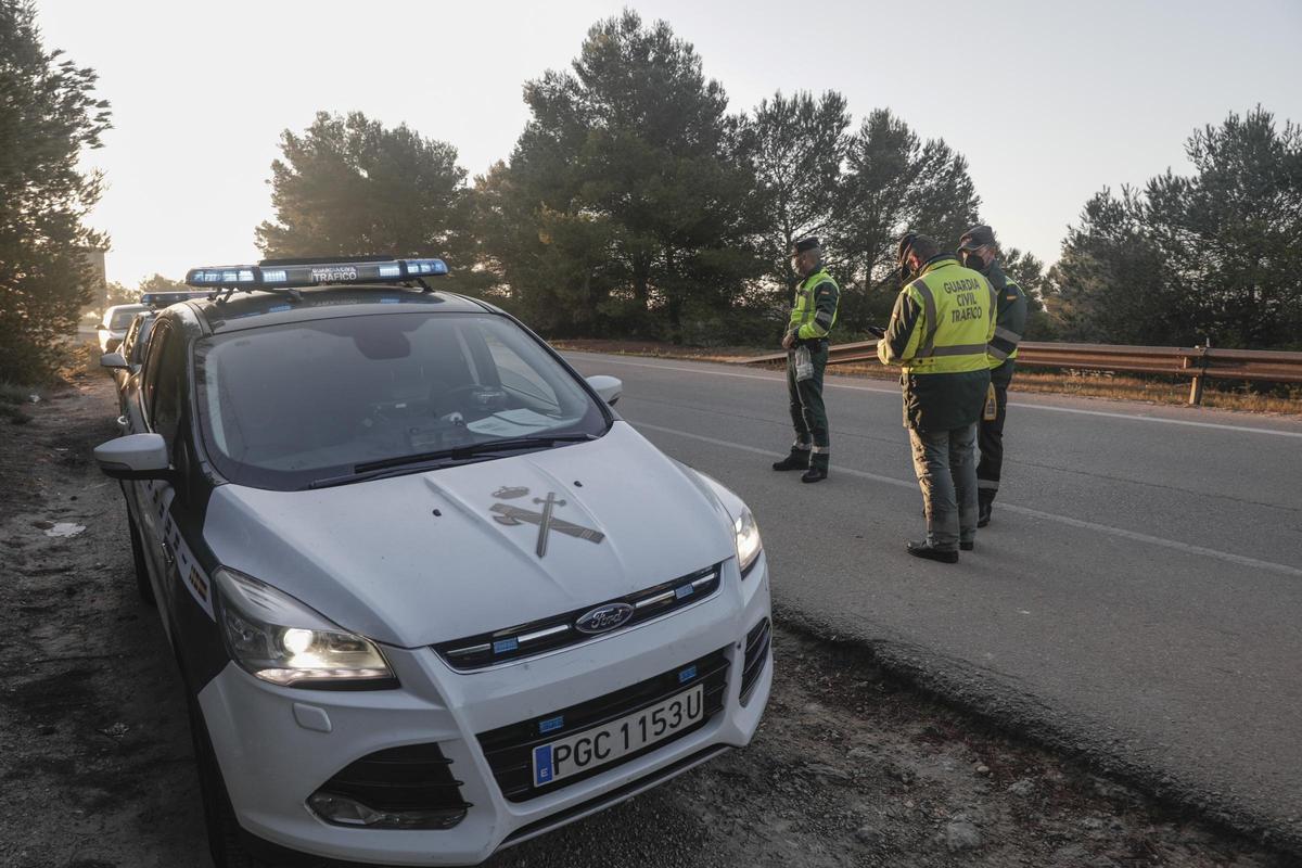 Agentes de la Guardia Civil de Tráfico.