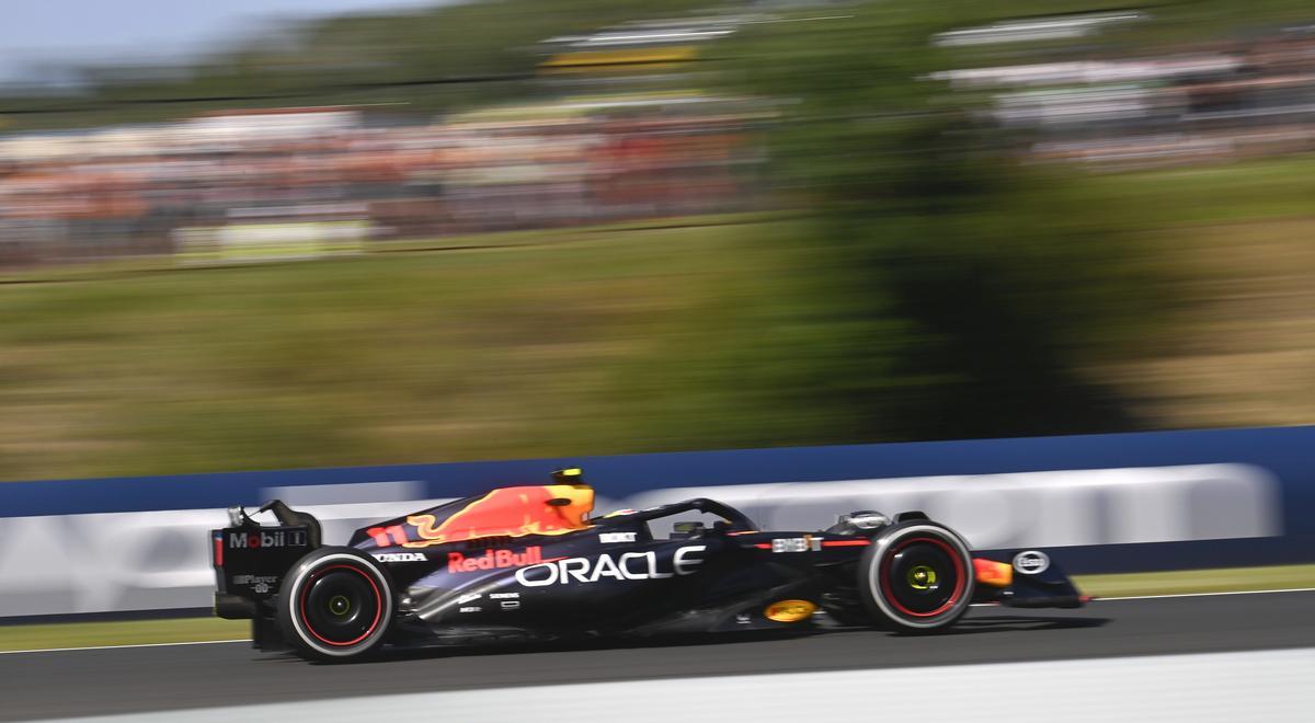 Mogyorod (Hungary), 23/07/2023.- Red Bull driver Max Verstappen of the Netherlands steers his car during the Hungarian Formula One Grand Prix at the Hungaroring circuit, in Mogyorod, near Budapest, Hungary, 23 July 2023. (Fórmula Uno, Hungría, Países Bajos; Holanda) EFE/EPA/Zoltan Balogh HUNGARY OUT