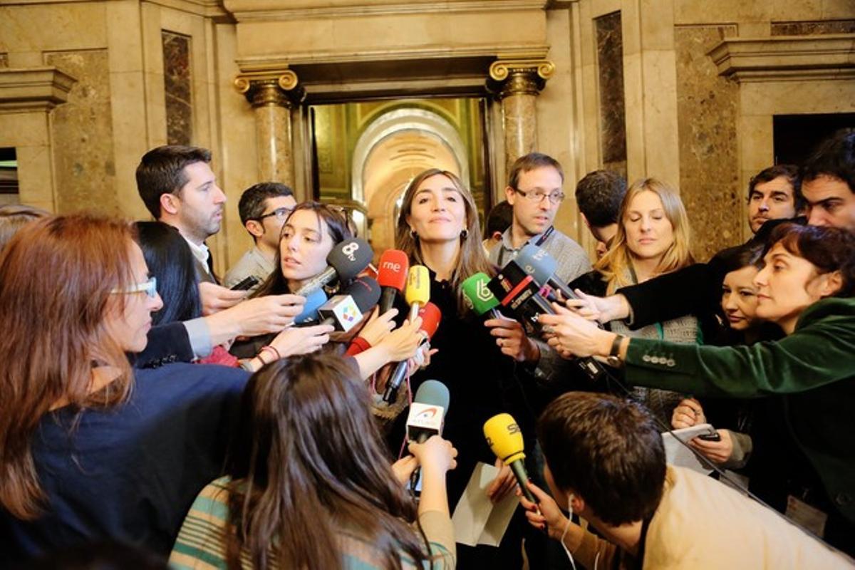 Rocío García-Sampere atén els periodistes.