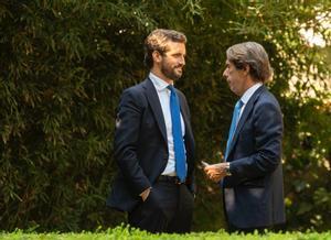 Aznar aconsella a Casado que s’envolti d’un bon equip per «posar ordre» a Espanya