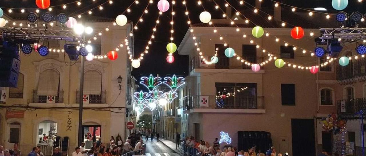 La plaza del Ayuntamiento en fiestas.