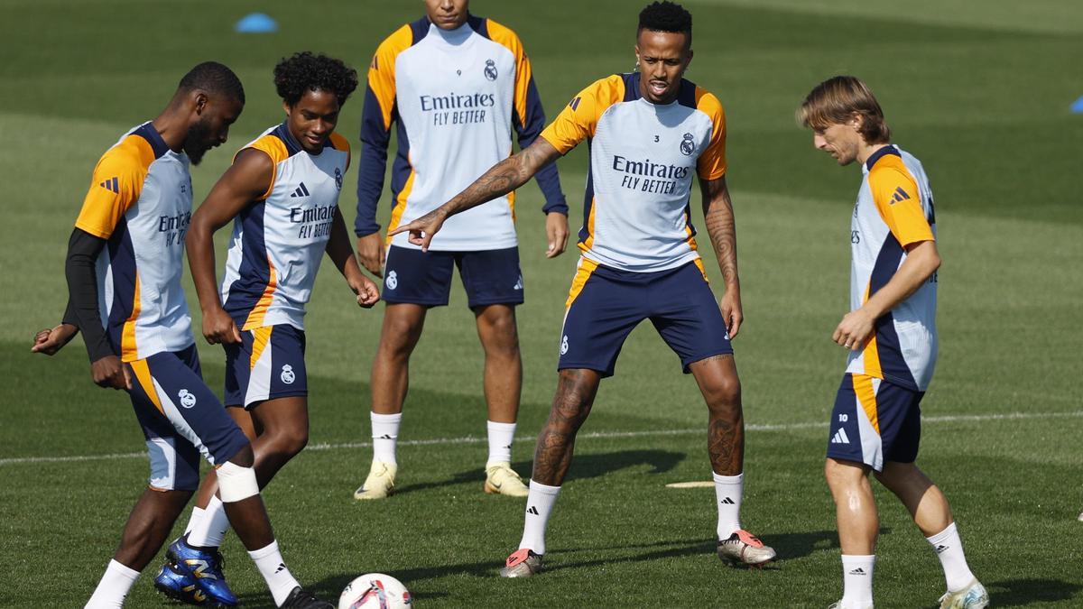 Penúltimo entrenamiento del Madrid antes del derbi