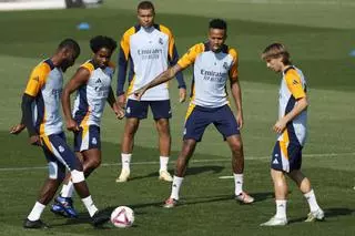 Penúltimo entrenamiento del Madrid antes del derbi