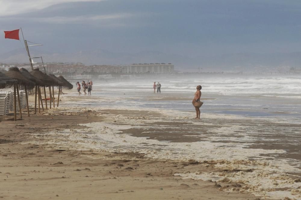 Temporal de viento en València en pleno agosto