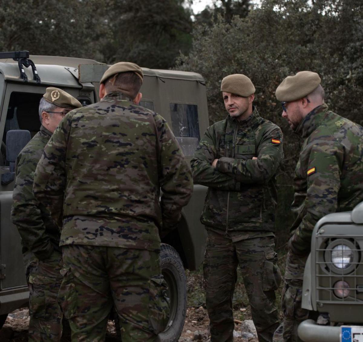 Militares durante la visita de la ministra. | Ana Burrieza