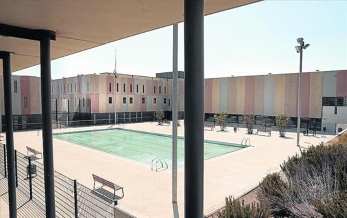 La piscina de la nova presó del Puig de les Basses, a Figueres, ahir. La piscina de la nova presó del Puig de les Basses, a Figueres, ahir.