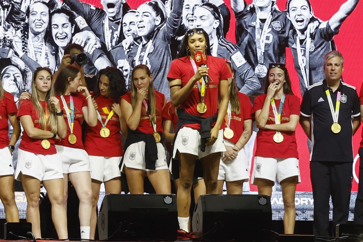 La gran fiesta del triunfo de la selección española de fútbol femenino en Madrid, en fotos