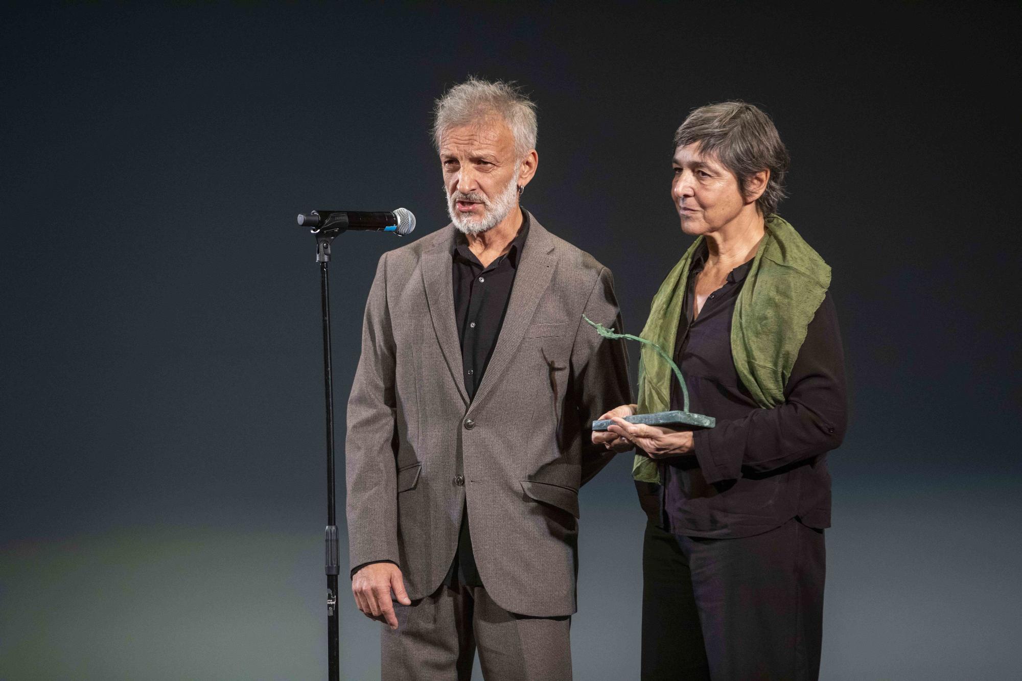 Pep Ramis y María Muñoz en la gala de entrega de los Premis Ciutat de Palma 2022 en el Teatre Principal