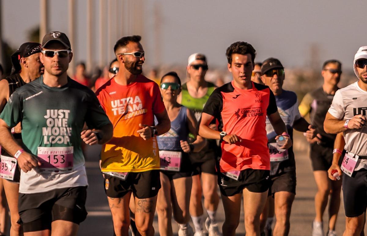El paratleta Josep Barberá en la Backyard, junto a Javi Orts, subcampeón de las 24 horas de Barcelona 2025.
