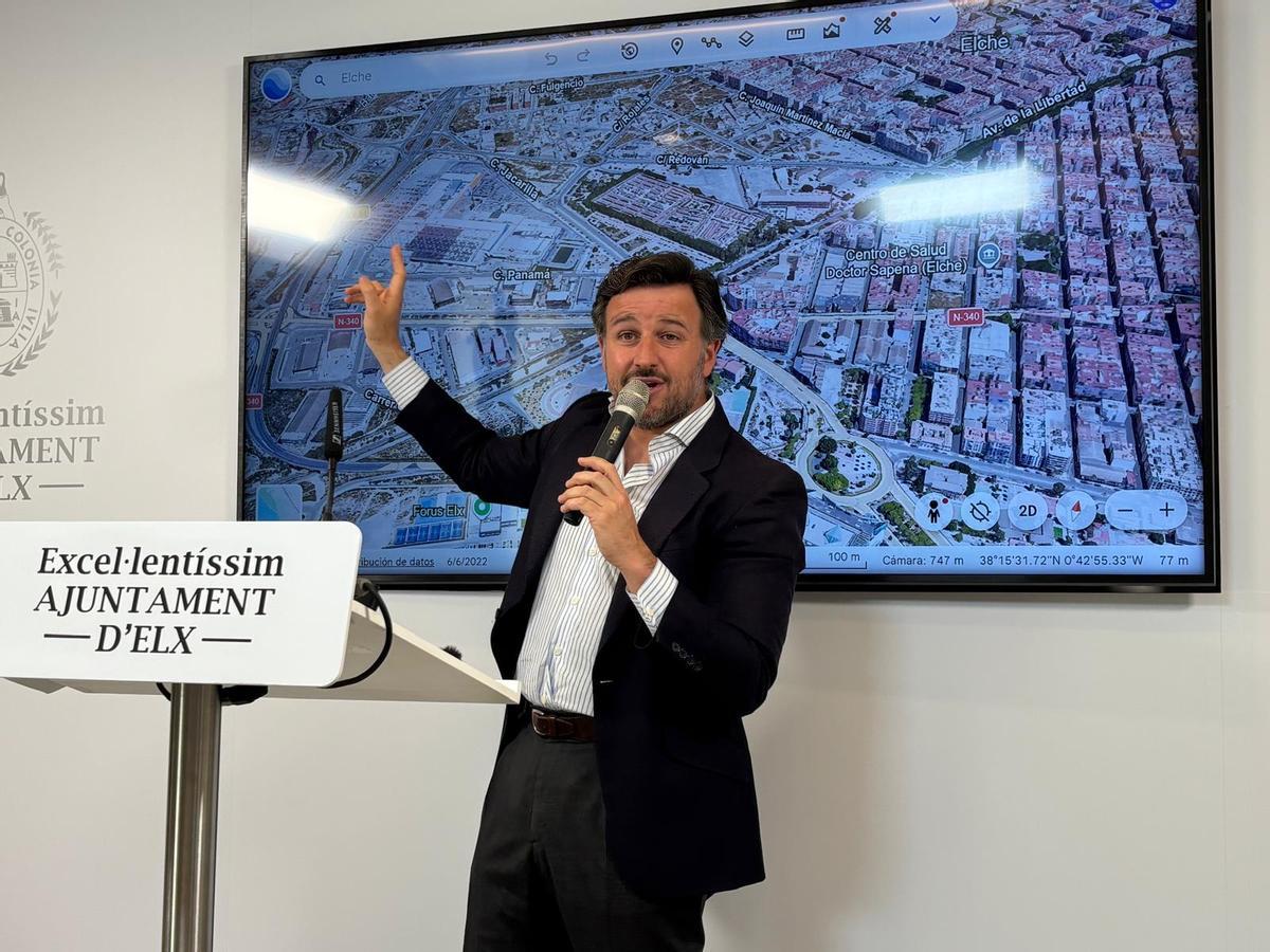 El alcalde de Elche presentó este jueves la reordenación del tráfico en la zona de la rotonda de L'Aljub y la salida hacia Crevillent