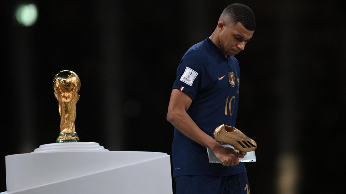 Mbappé claudica del Mundial 2022 con todos los honores