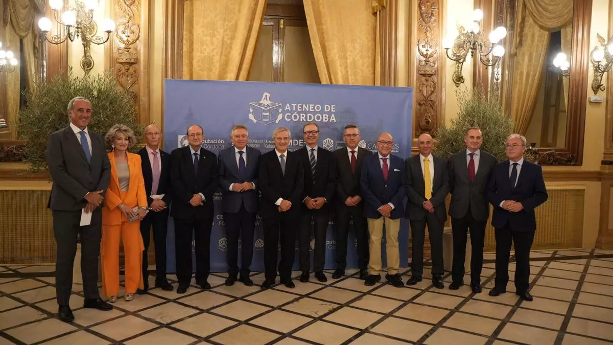 Enrique Cantillo recibe la Medalla de Oro del Ateneo de Córdoba