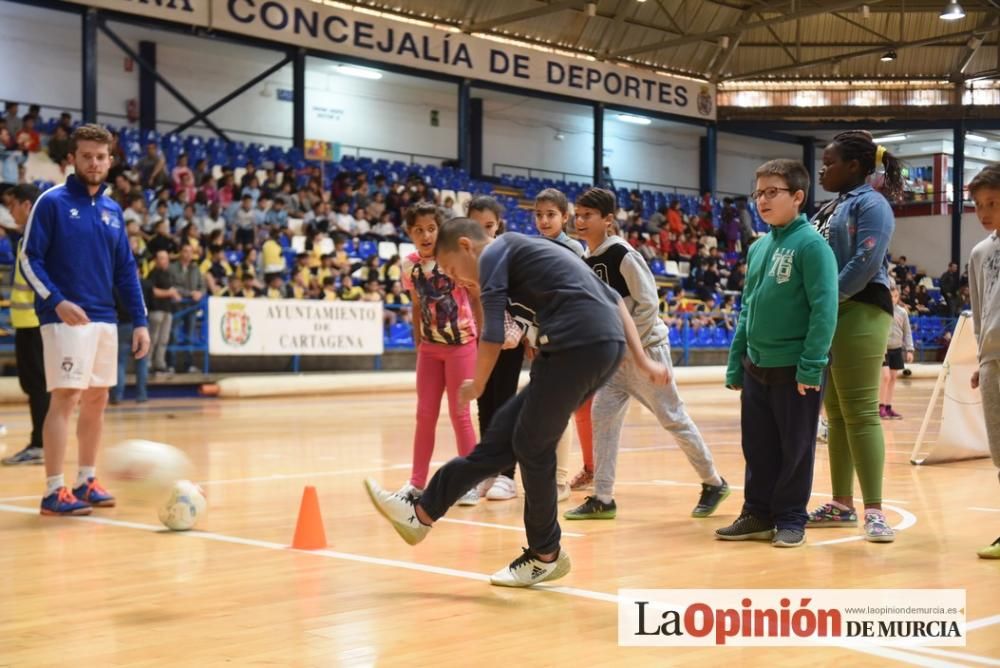 Encuentro de escolares con los jugadores del Plást