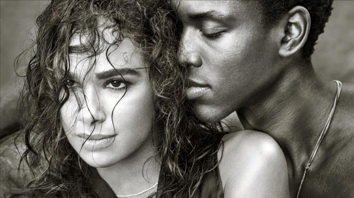 Misty Copeland y Calvin Royal III posan para el calendario Pirelli 2019.