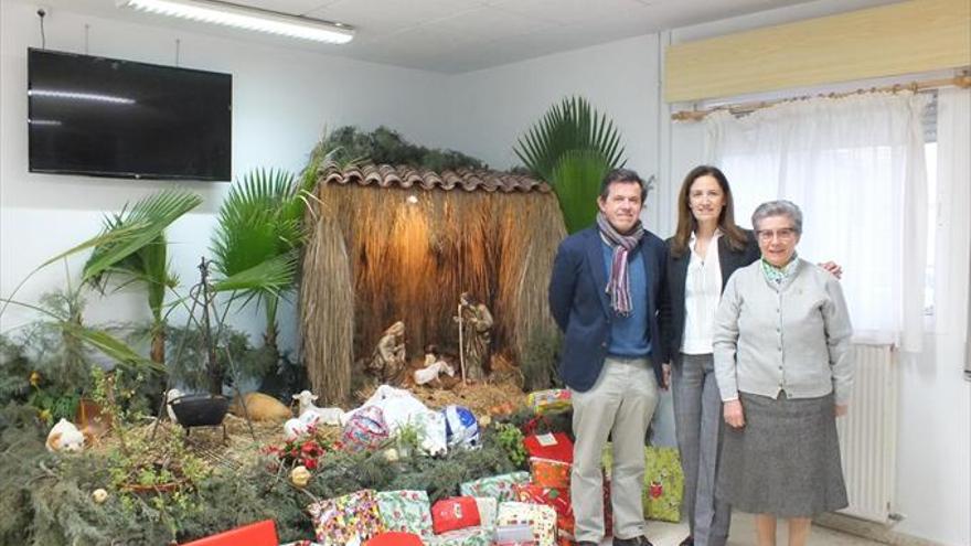 Regalos de ibercaja a la hermandad de jesús obrero