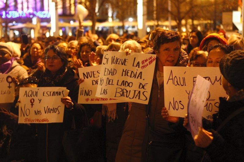 El feminismo zaragozano protesta contra las políticas machistas