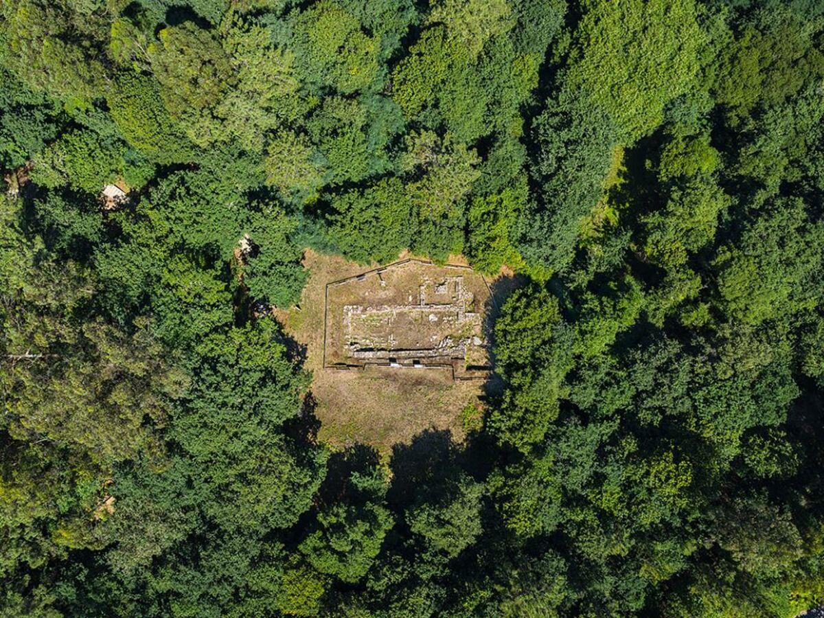 El yacimiento arqueológico de la Igrexa Vella de Santa Comba de Louro, en Valga