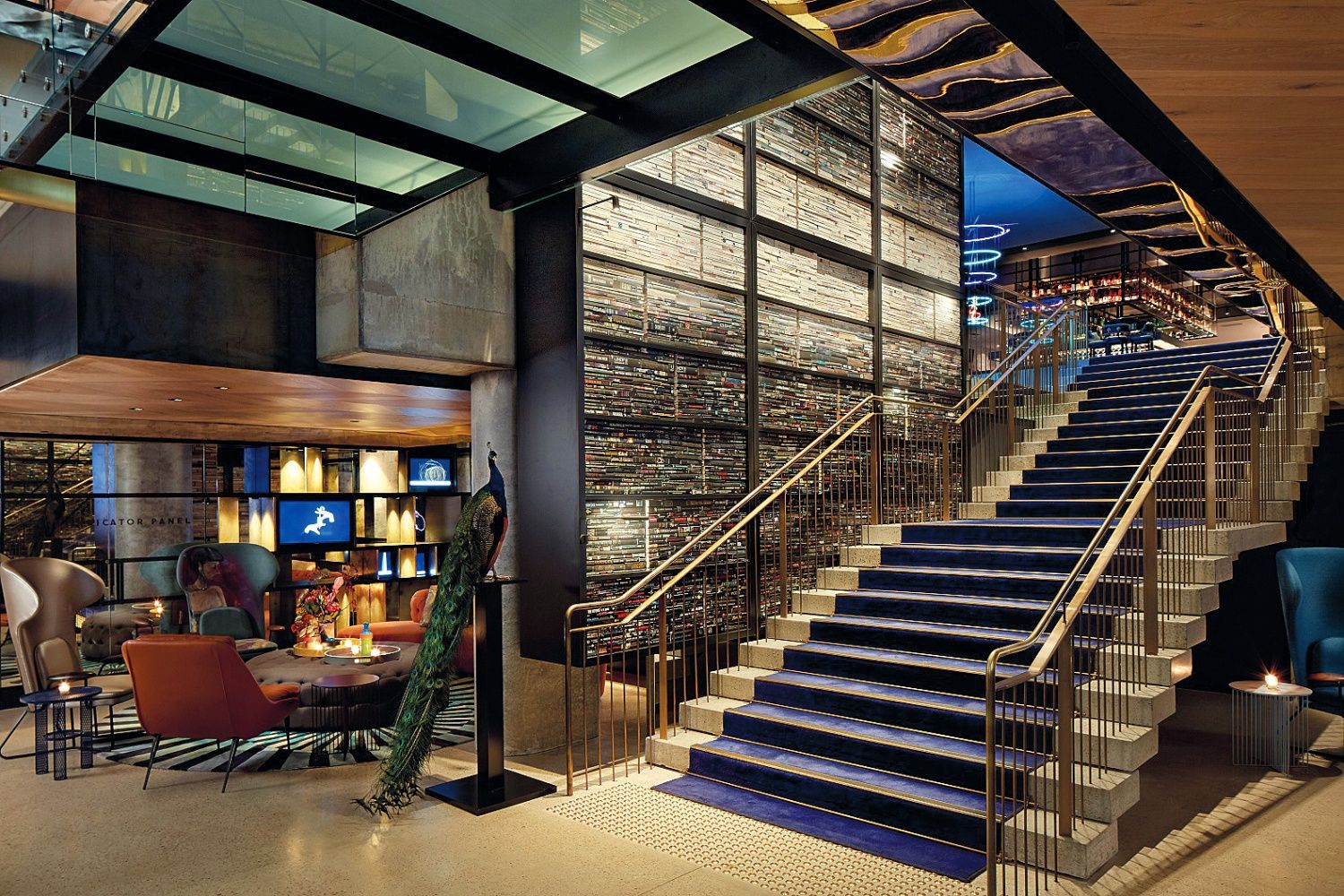 Escalera de entrada del QT Melbourne.