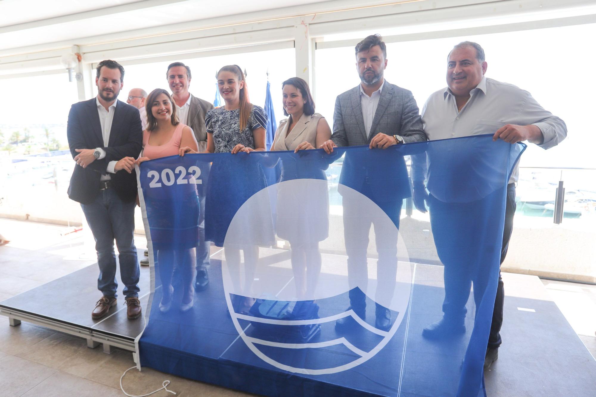 La Generalitat entrega en Orihuela las 158 banderas azules de las playas y puertos de la Comunidad