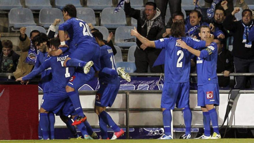 Los jugadores del Getafe celebran un gol.