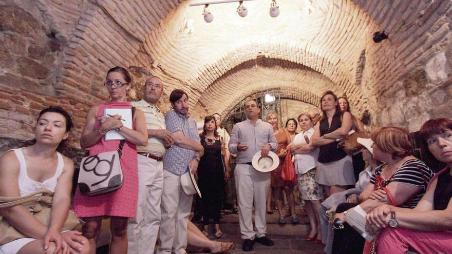 Visita a la &quot;cueva árabe&quot; en el primer congreso sefardí en Zamora.