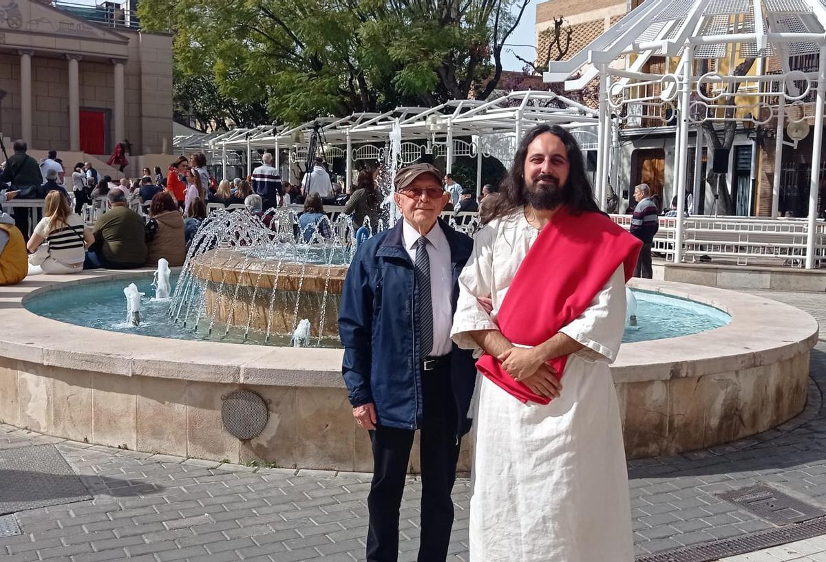 Vicente, primer Jesús en 1949 junto a Denis, que lo interpretó este Viernes santo.