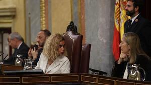  La presidenta de la cámara, Meritxell Batet, y la vicepresidenta segunda, Ana Pastor, durante el pleno extraordinario del Congreso de los Diputados celebrado este jueves