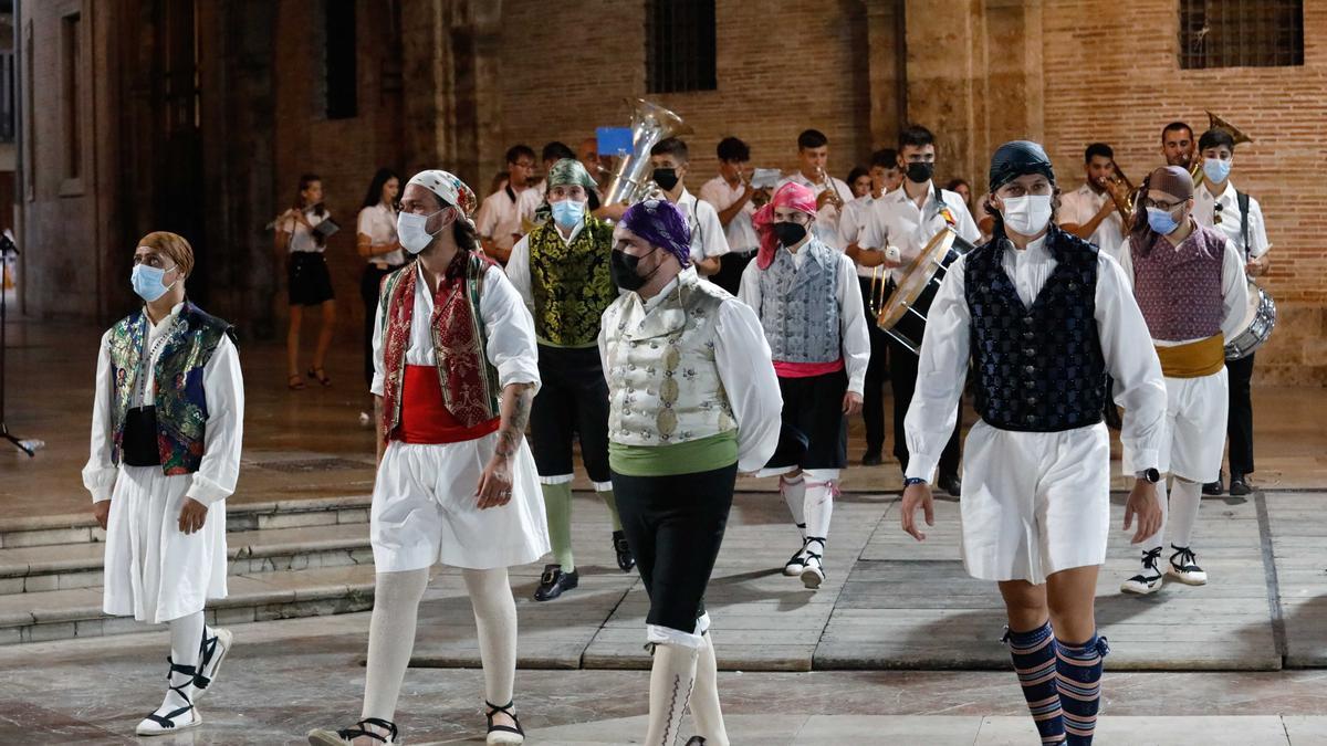 Búscate en el primer día de Ofrenda por las calles del Mar y Avellanas entre las 20:00 y 21:00 horas