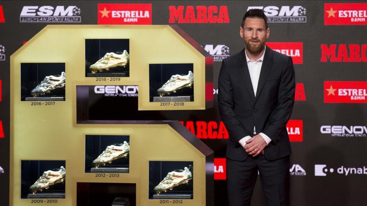 Messi posa con sus seis Botas de Oro