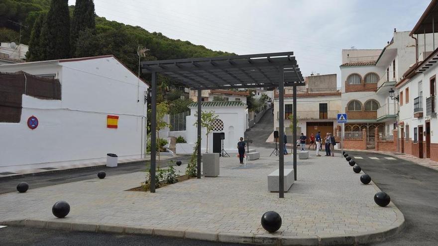 Alhaurín el Grande reforma la plaza Nacimiento y su entorno en el barrio El Chorro