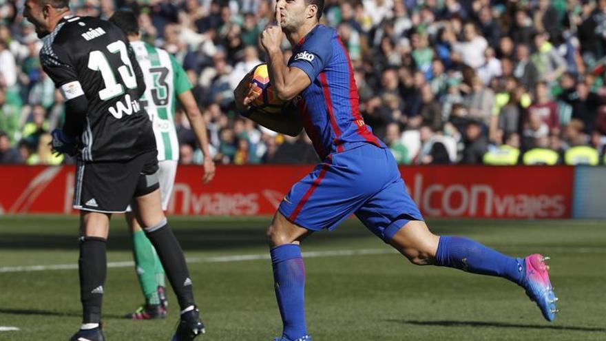 Luis Suárez evita la derrota del Barça en el minuto 90 ante un buen Betis (1-1)