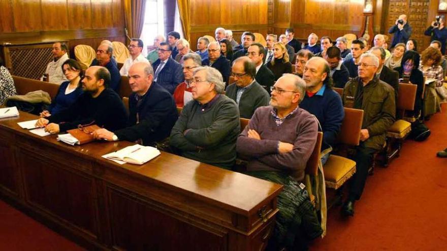 Los alcaldes adheridos a la Reserva de la Biosfera, durante la reunión en la Diputación Provincial.