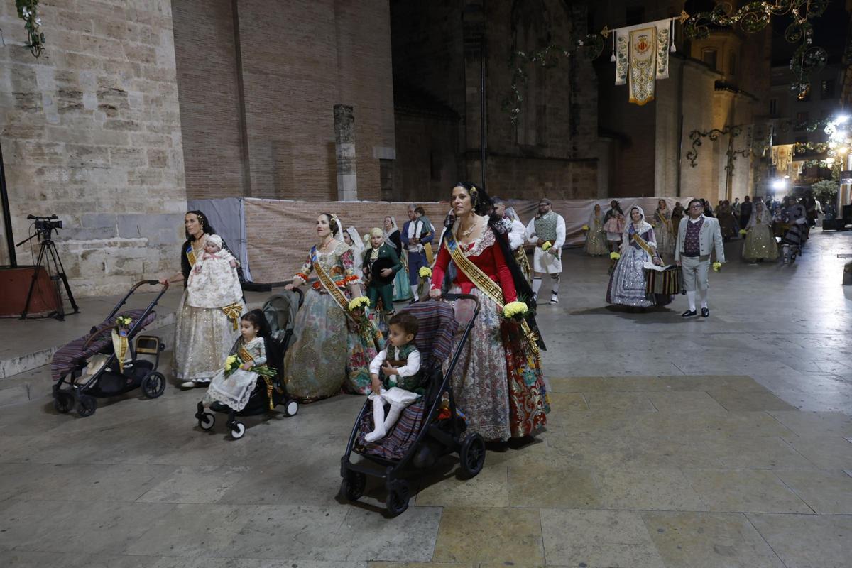 Todas las fotos de la Ofrenda del 18 de marzo por la calle San Vicente hasta la 20:30 horas