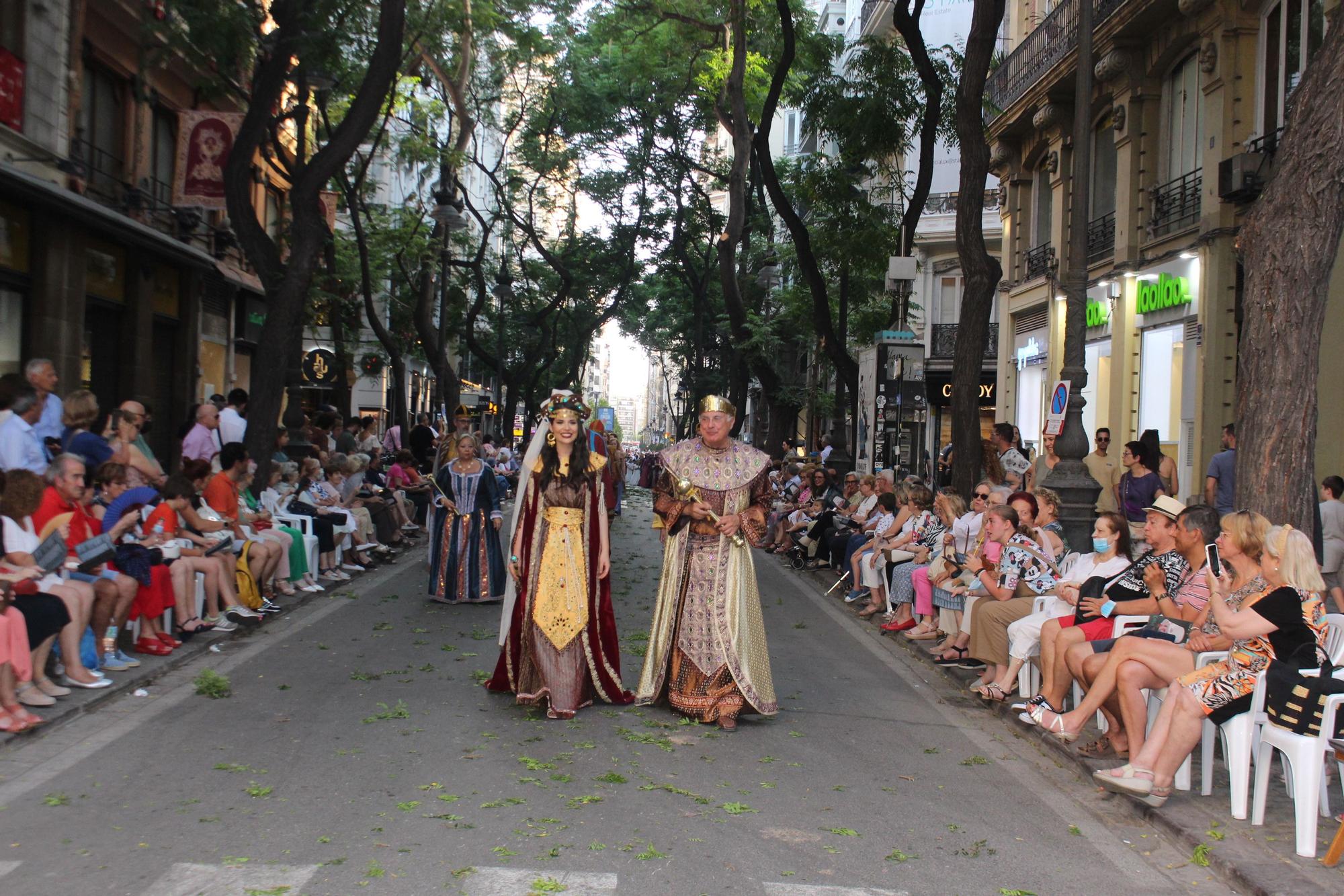 Carmen, Nerea, la reina de Saba y el Ángel del Desierto, en la procesión del Corpus