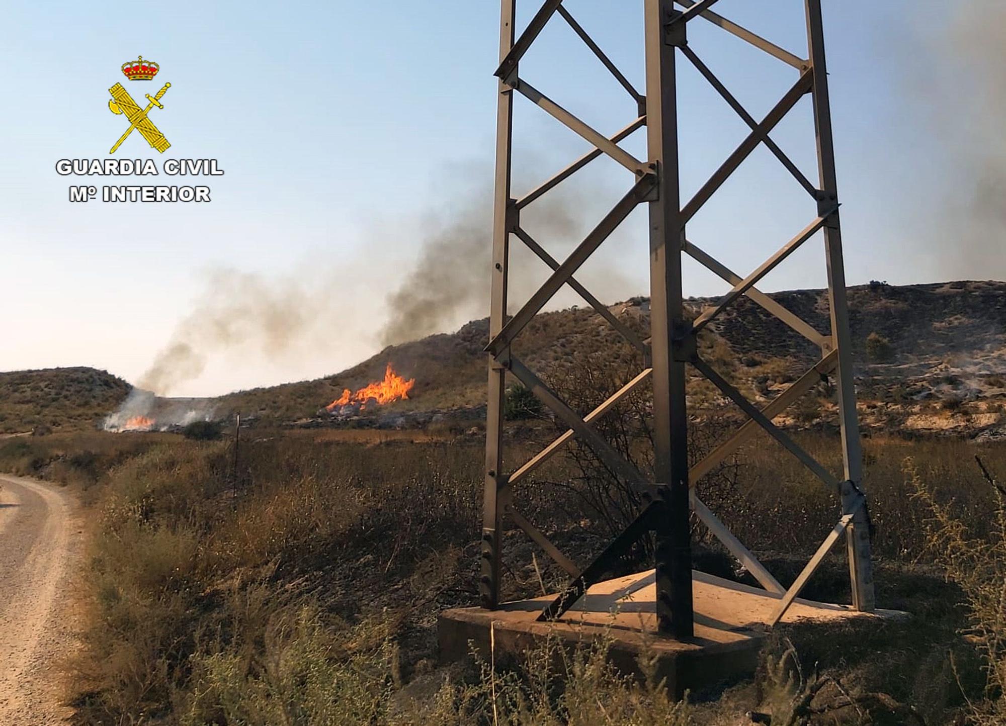 Llamas en el paraje de Mazarrón en el que se produjo el incendio en verano.