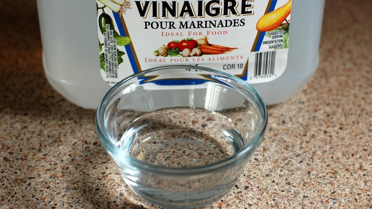 El vinagre blanc serveix com a netejador natural