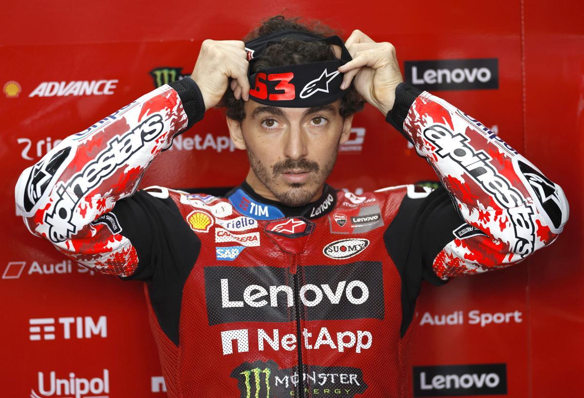 Pecco Bagnaia, en el box de Ducati